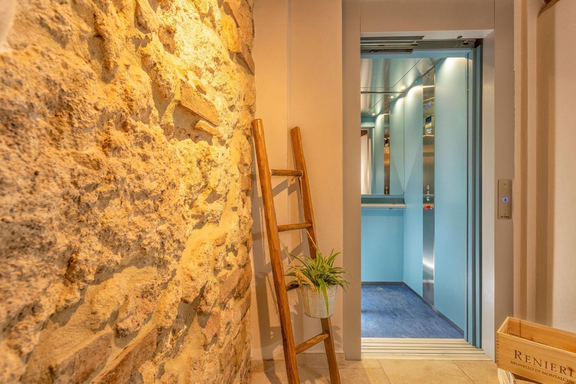 Palazzo Falcinelli Luxury Room In Montepulciano Center With Air Conditioning And Elevator Exterior photo